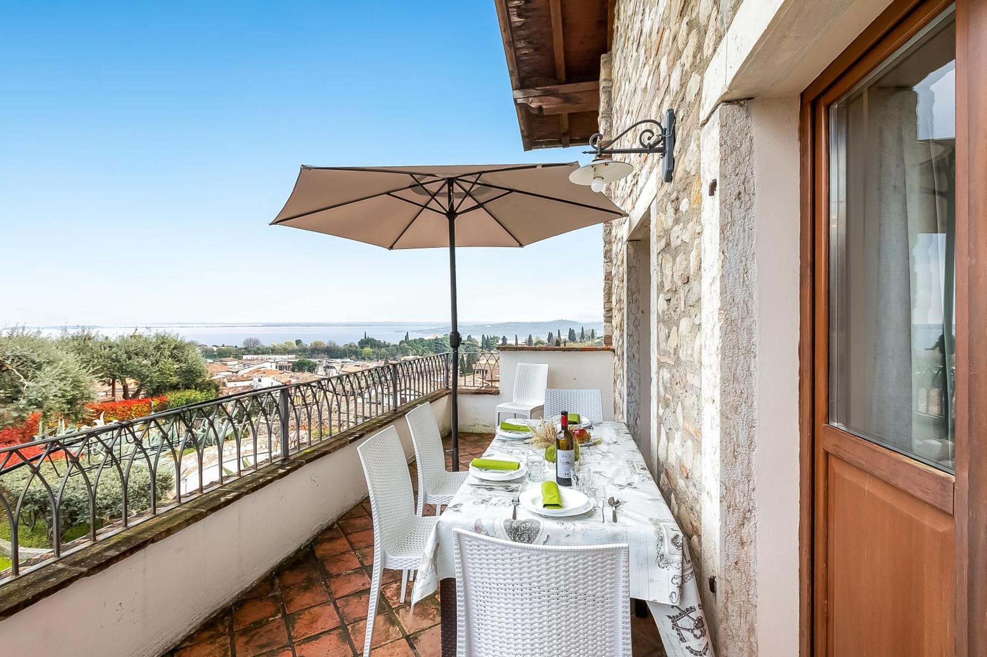Cascina Crocelle With View And Shared Pool