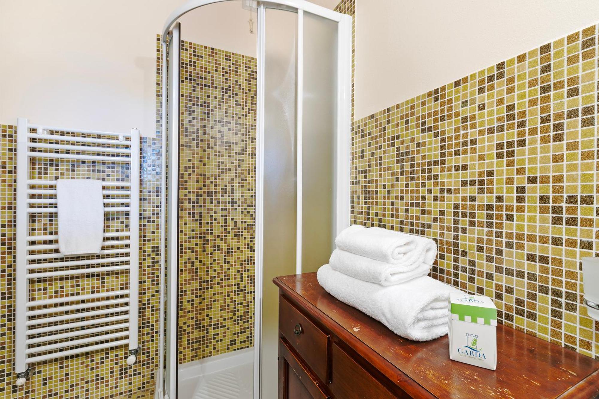 Cascina Crocelle With View And Shared Pool *