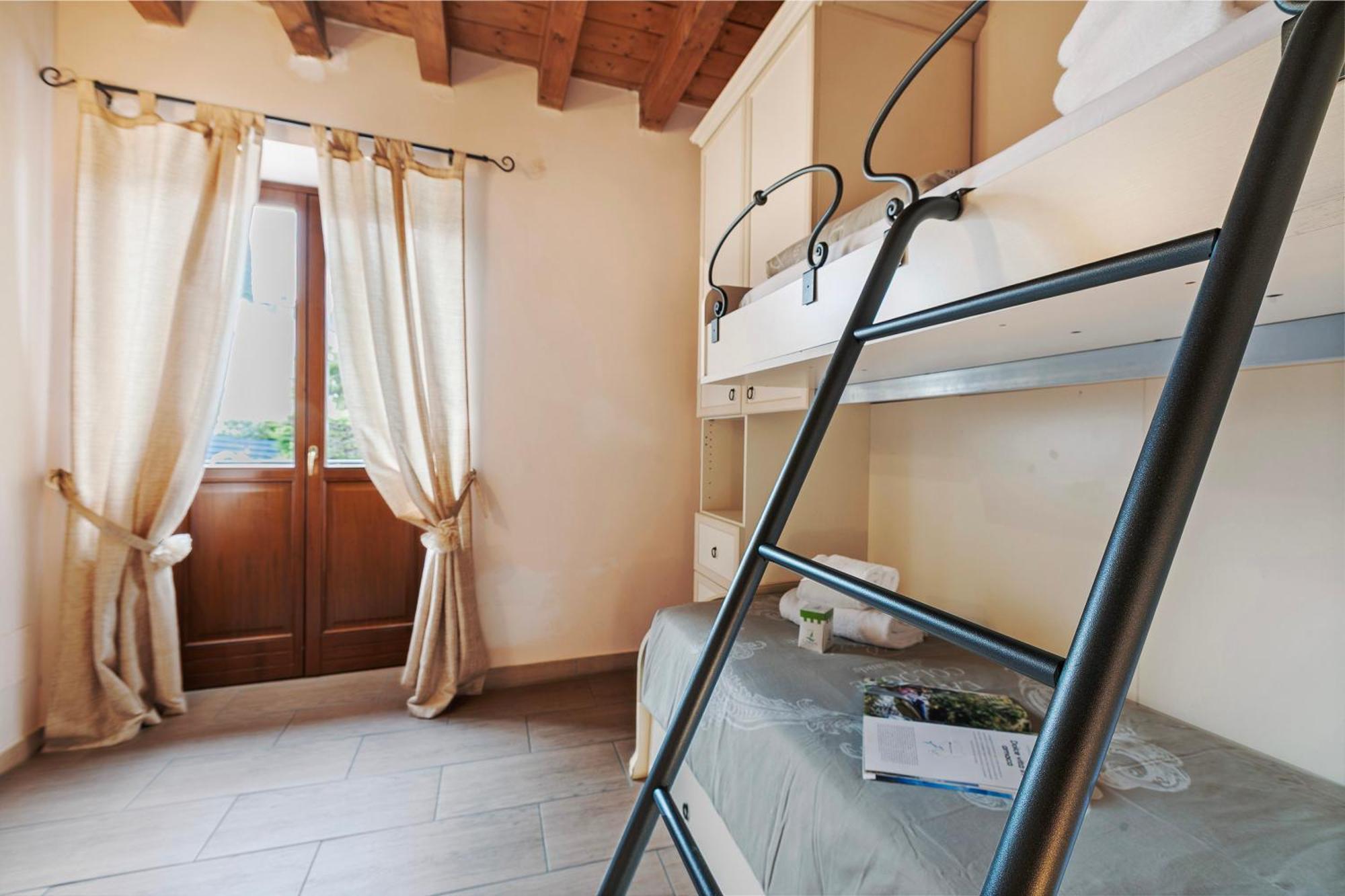 Cascina Crocelle With View And Shared Pool Vakantieboerderij