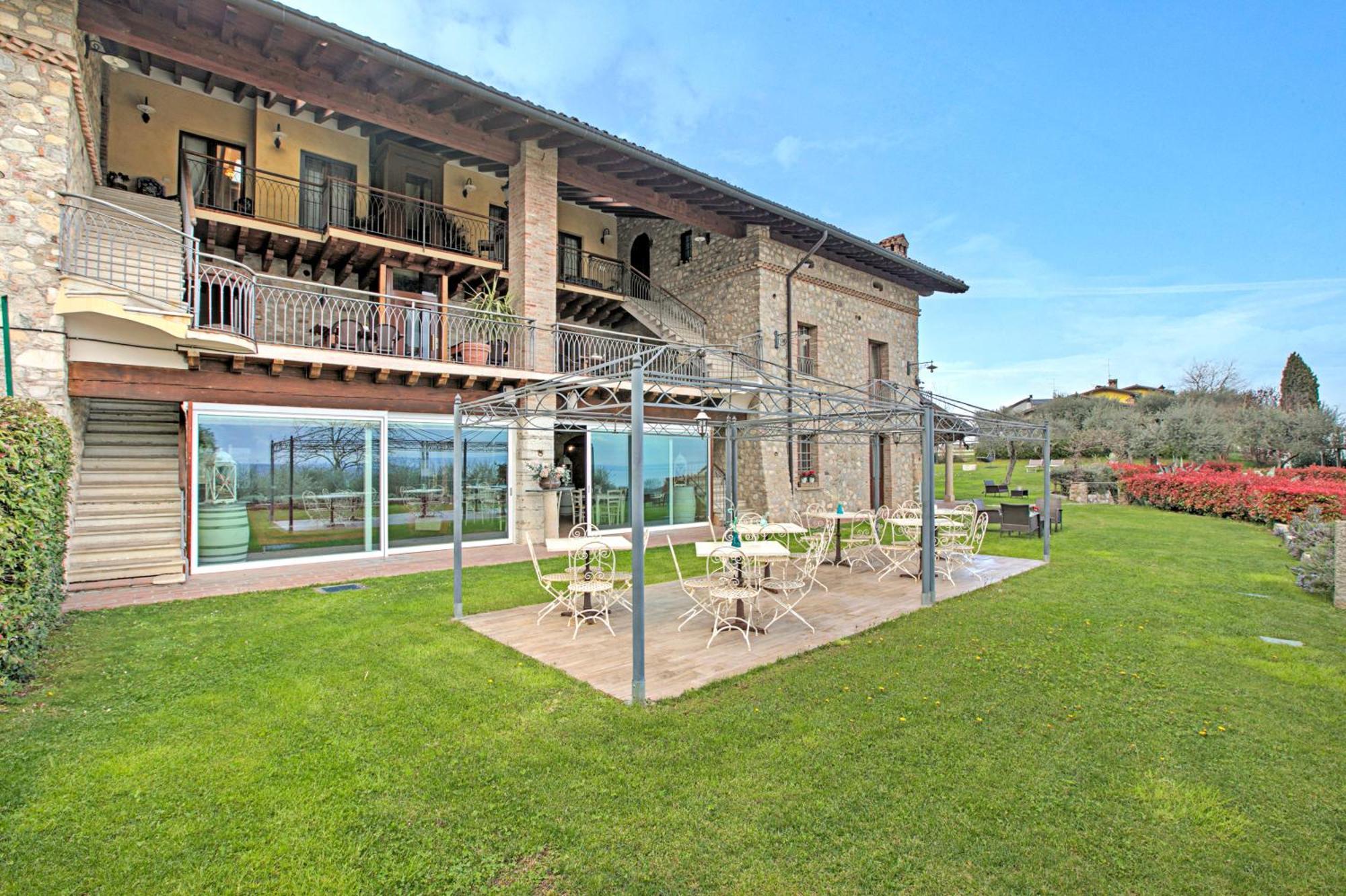 Farm stay Cascina Crocelle With View And Shared Pool