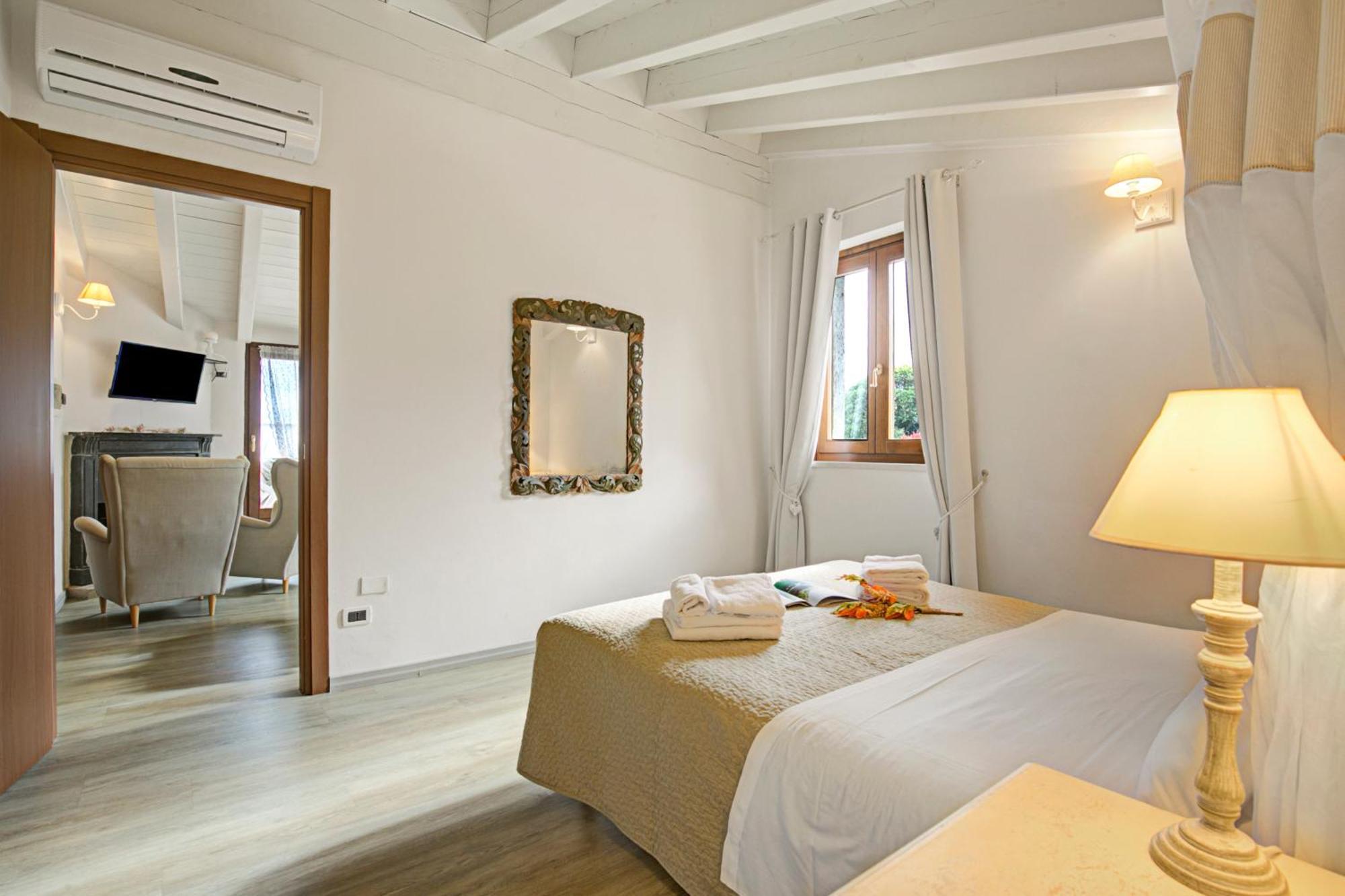 Cascina Crocelle With View And Shared Pool Bauernhof